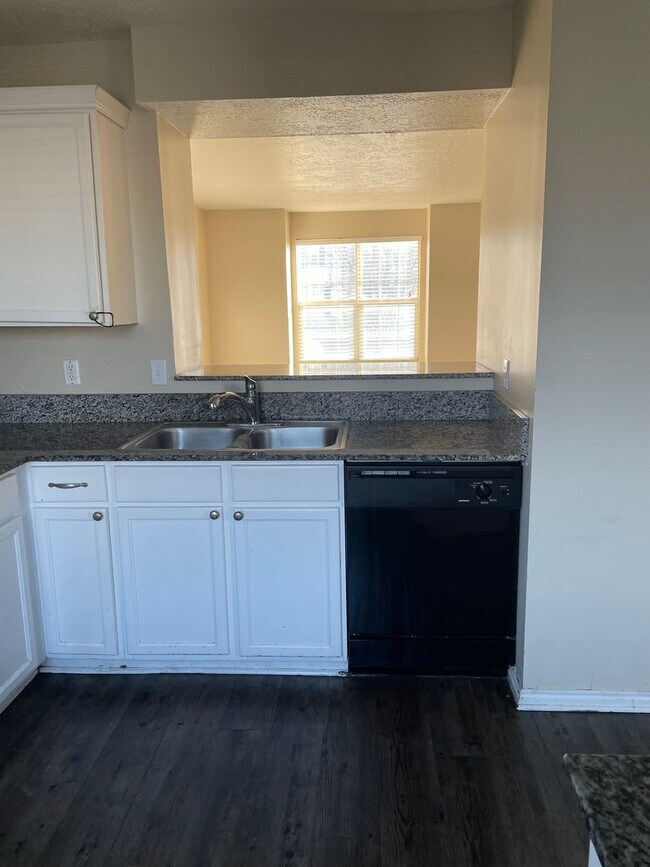 Foto del edificio - BEAUIFUL TOWNHOME!!!