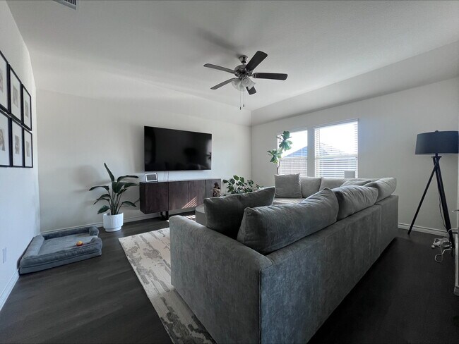 Foto del edificio - 1613 Sunny Grove Dr