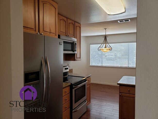 Building Photo - 5015 Valley Crest Dr