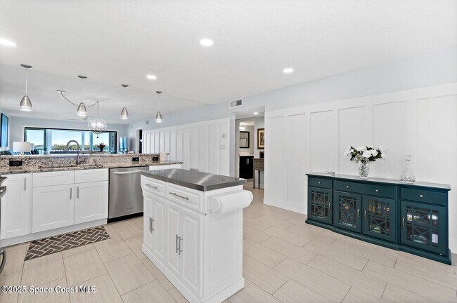 Building Photo - 3609 S Banana River Blvd