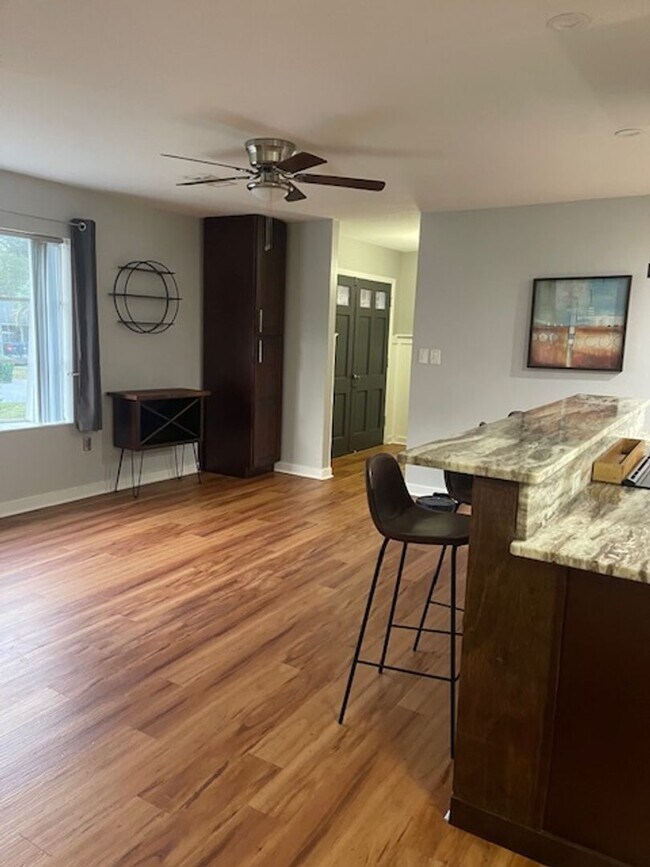 Building Photo - AVAILABLE NOW.... 4bed/2bath in the heart ...