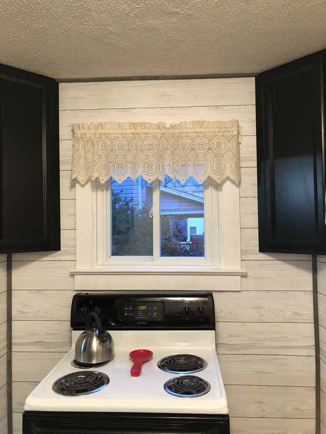 Kitchen- recently renovated - 956 Bedford St