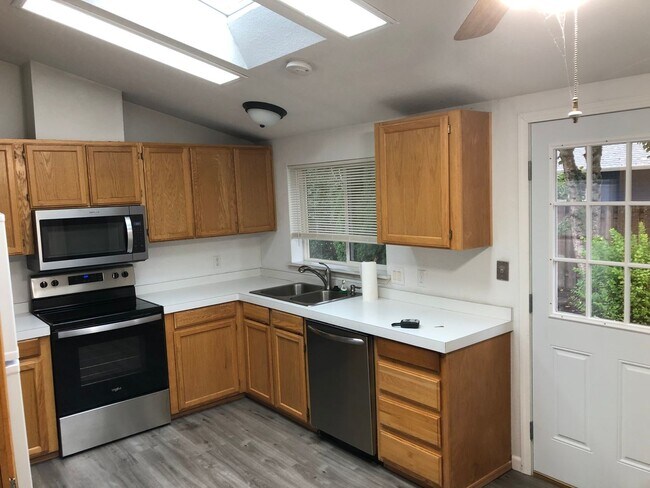 Foto del edificio - Large 4 Bedroom House in Sheridan