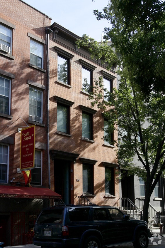 Primary Photo - 243 W 16th St