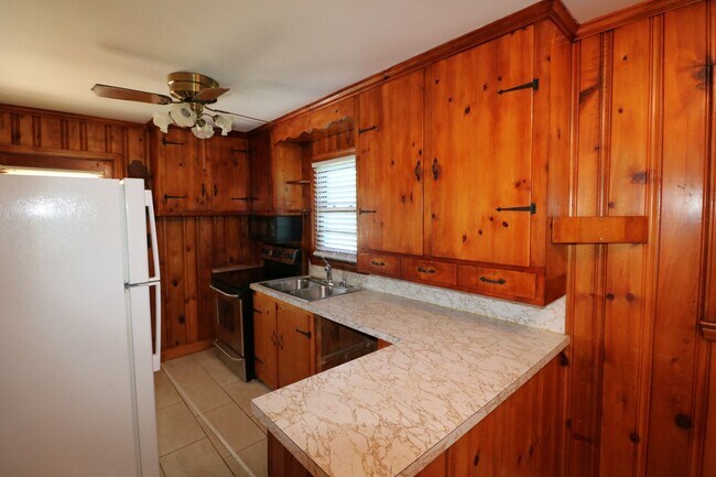 Building Photo - 5611 Windy Hill Dr