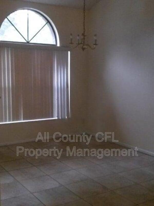Building Photo - 2026 Larkwood Dr