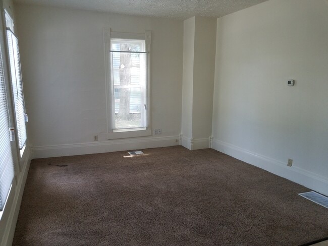 Building Photo - 617 N 3rd Apt A