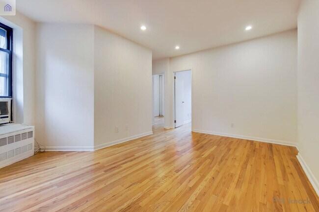 Building Photo - 334 E 78th St