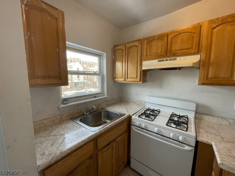 Primary Photo - 154 Elizabeth Ave