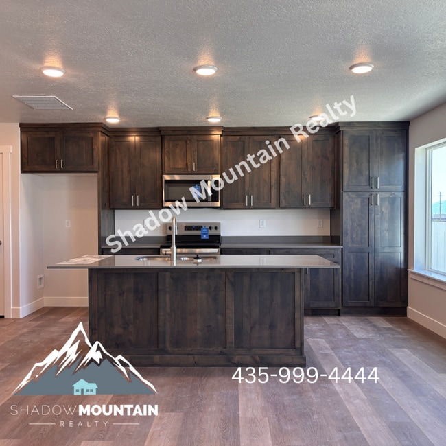 Building Photo - 655 S 85 E