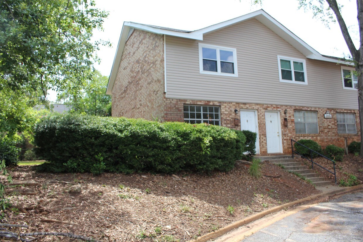 Foto principal - 2505 Redwood Ct