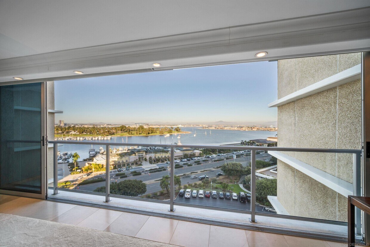 Foto principal - 1750 Avenida Del Mundo