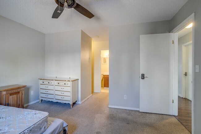 Foto del edificio - 6435 Chantilly Pl