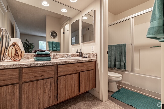 1BR, 1BA - 720SF - Bathroom - Pinecreek Village Apartments