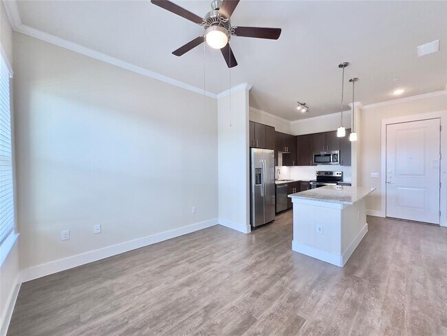 Foto del edificio - 7600 S Mason Rd