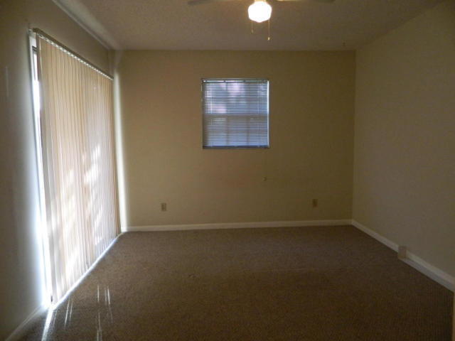Building Photo - 5854 SE Mitzi Ln