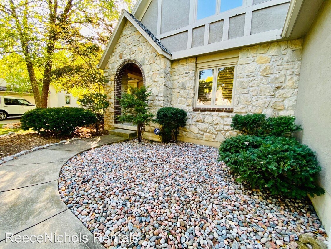 4 br, 4.5 bath House 4303 W 125th Terrace House Rental in Leawood
