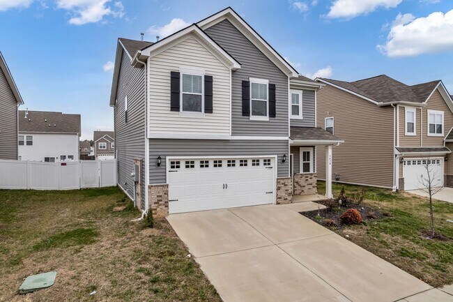 Building Photo - FOR LEASE - 4 BEDROOM HOME IN LEBANON!