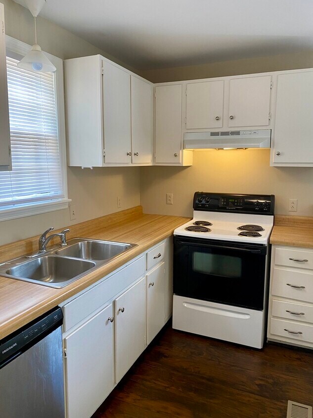 Primary Photo - 2130C Sharondale Dr