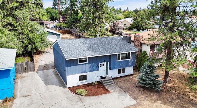 Building Photo - Charming Unfurnished Spokane Home with Large Shop in a Prime Northwest - Unfurnished