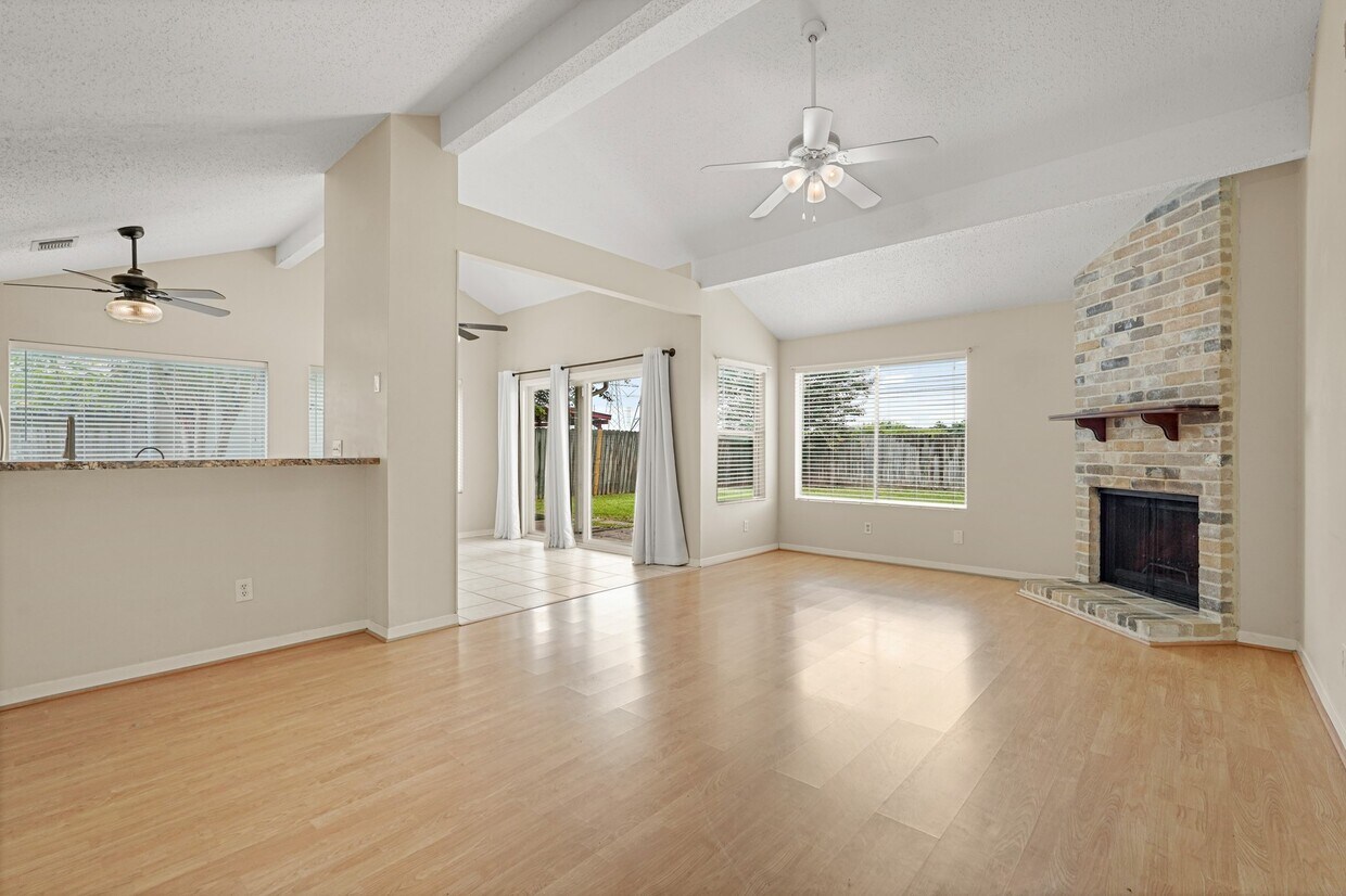 Foto del edificio - 2911 Garden Ln