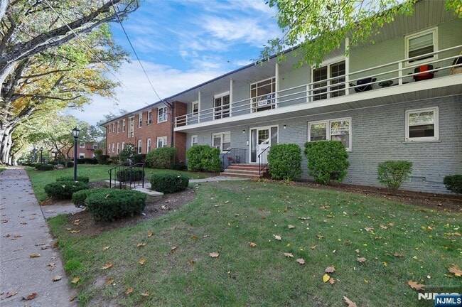 Building Photo - 25- 18 High St