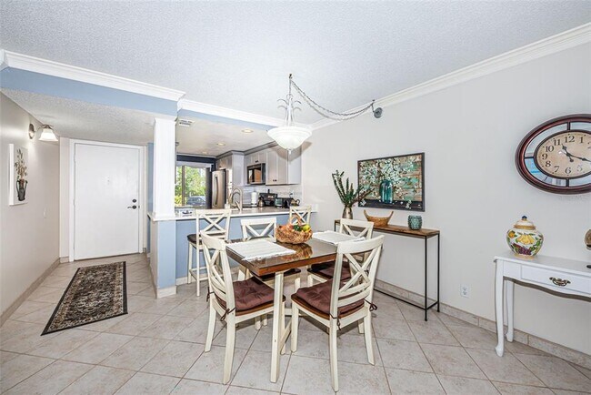 Building Photo - 6281 Bahia Del Mar Blvd S