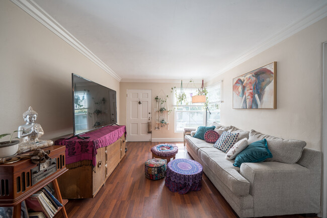 Foto del edificio - 4866 Muir Ave