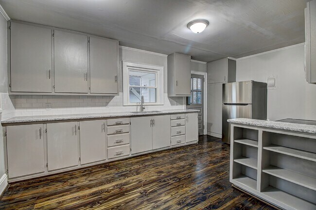 Foto del edificio - 904 W Church St