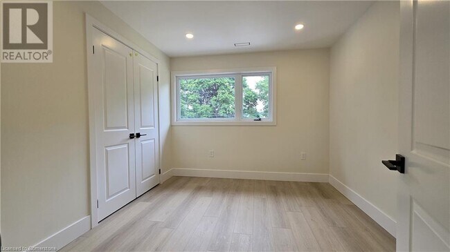 Building Photo - 404 Forest Hill Dr