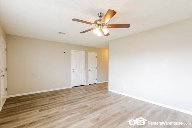 Building Photo - 2 Bed 1 Bath Side by Side Duplex For Rent!...