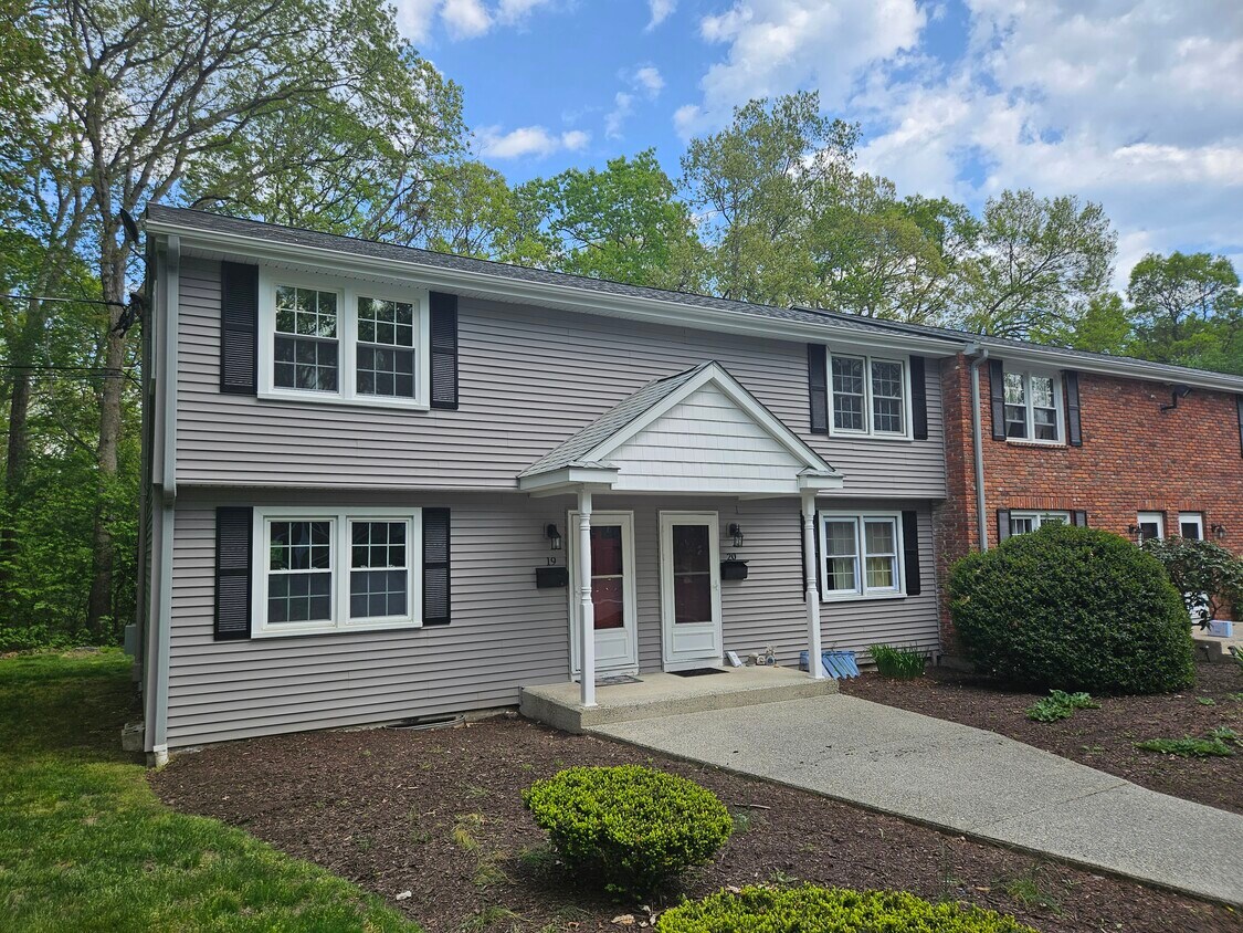 Foto principal - 81 E Pattagansett Rd