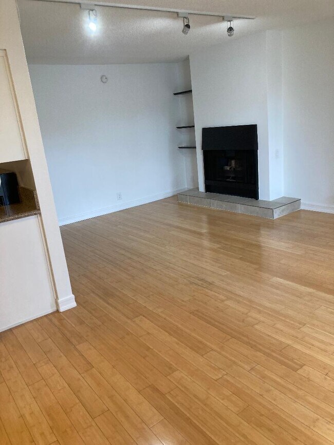 Foto del edificio - 4660 Coldwater Canyon Ave