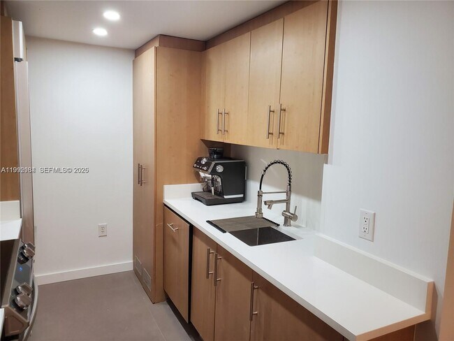 Foto del edificio - 10275 Collins Ave