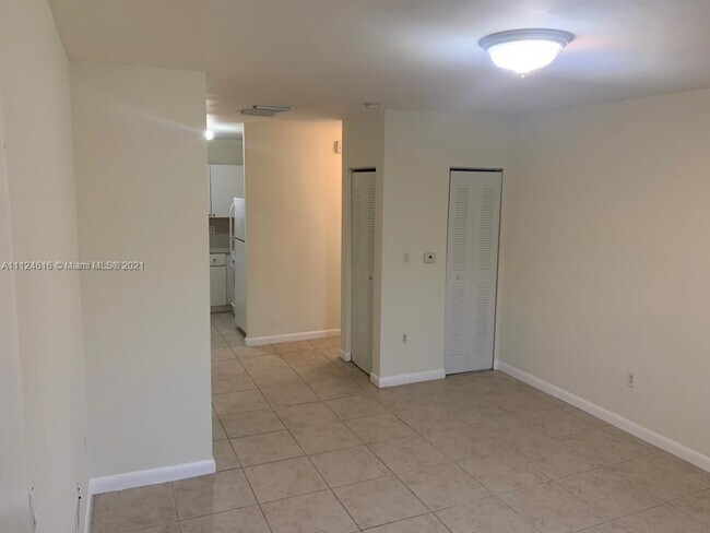 Foto del edificio - 575 NE 82nd St