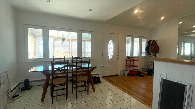 Building Photo - 614 Beach 69th St