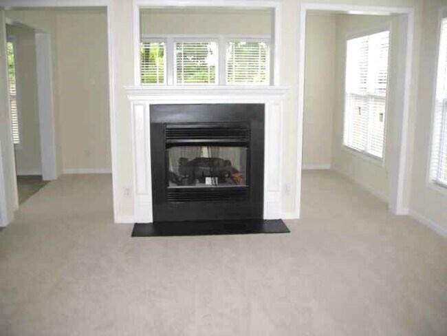 Foto del edificio - COMING SOON!!! One Month Free Rent ! Discover your new haven! This home offers a perfect blend of...