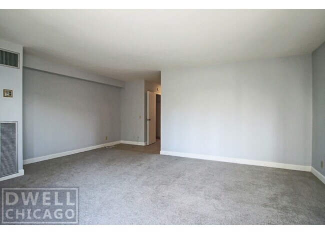 Building Photo - 1310 W North Shore Ave