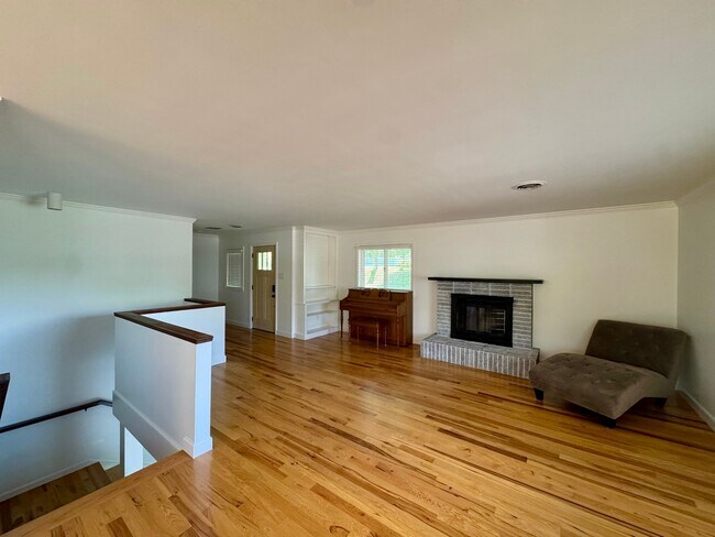 Foto del edificio - 732 Hillgate Rd