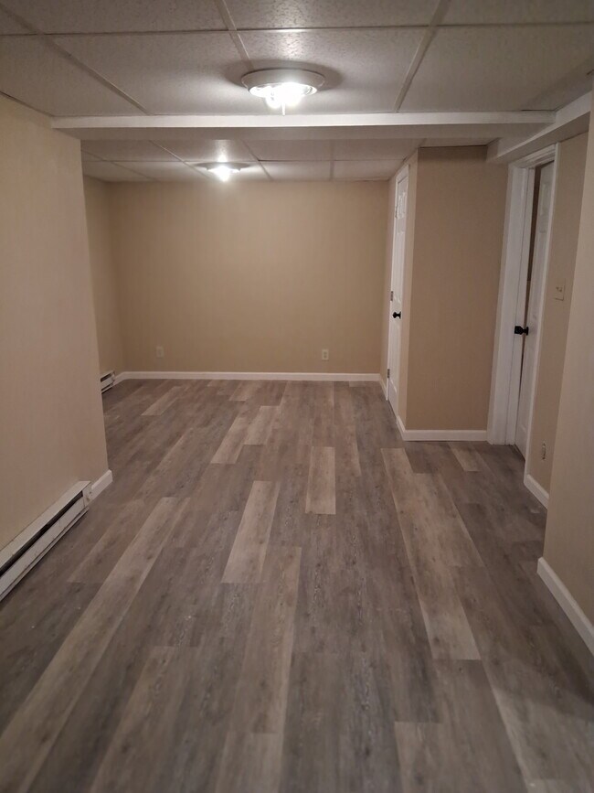 Building Photo - 1610 Maple Ave