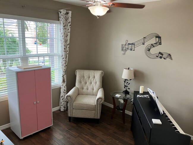 Building Photo - Private Gated community with amazing ameni...