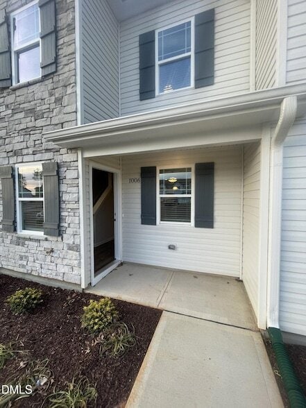 Building Photo - 1006 Peony Ln