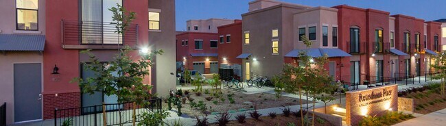 Building Photo - 2220 Emily St