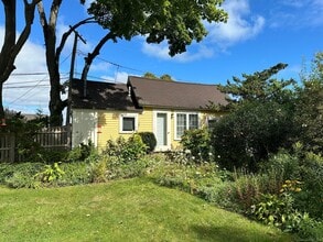 Building Photo - 250 Thimble Island Rd