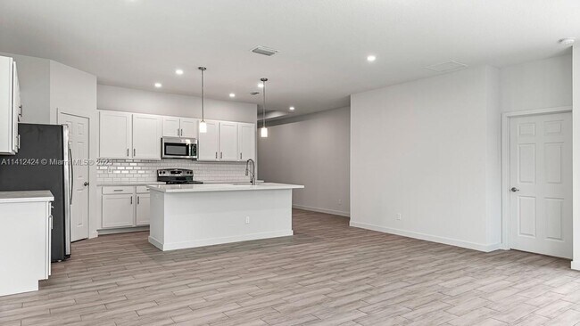 Building Photo - 7402 Arthurs Rd