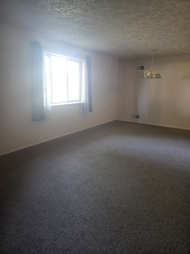 Building Photo - "Charming 2-Bed Retreat in Frederick - Cozy Living Awaits!"