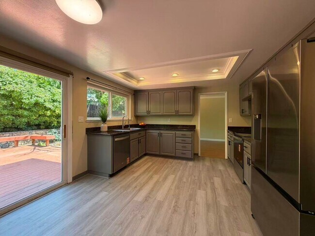 Foto del edificio - Updated 4BD/2.5BA Concord Home Near Parks, Tennis Courts, Community Amenities