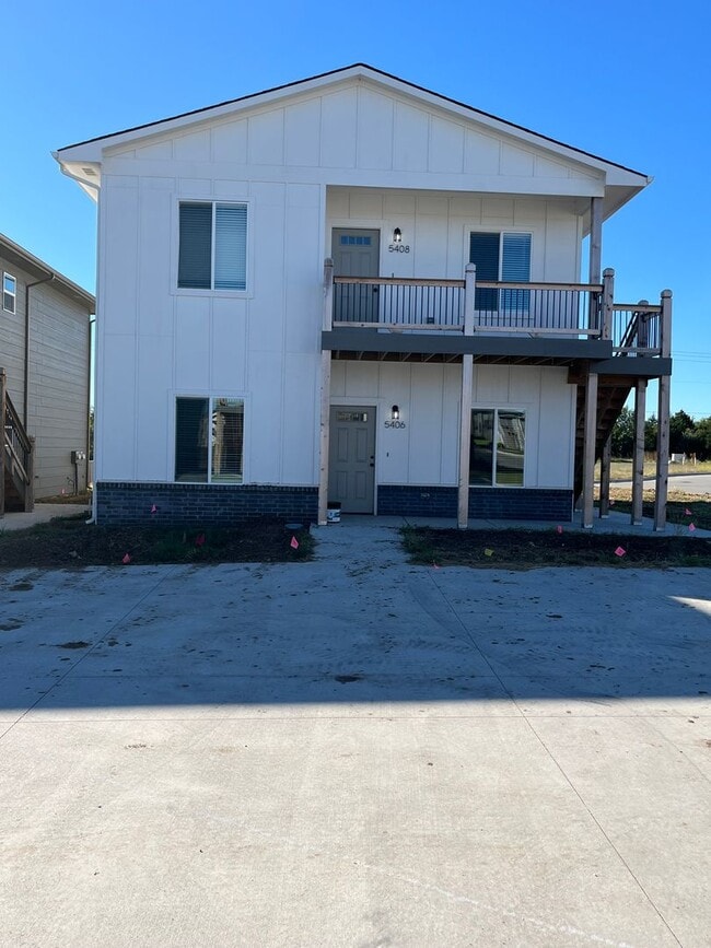 Building Photo - 5406-08 BRESSLER Dr