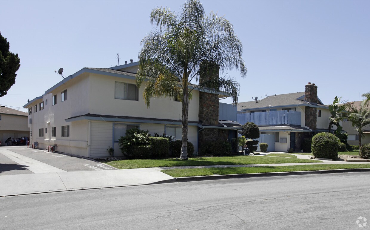 Building Photo - 17102-17112 Kenyon Dr