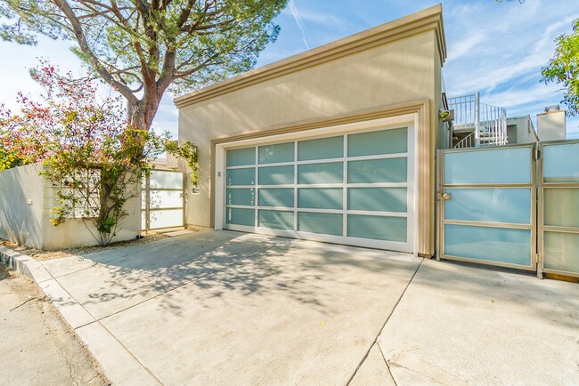 Building Photo - 3355 Tareco Dr